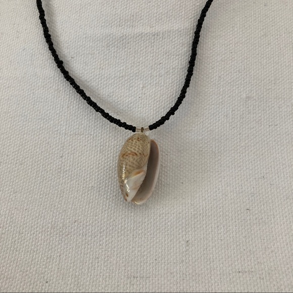 Shell Necklace - Picture 2 of 3